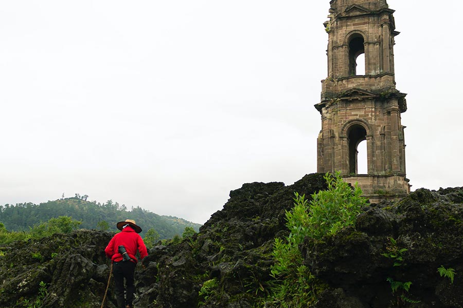 Las Ruinas de San Juan Parangaricutiro, Michoacán, México