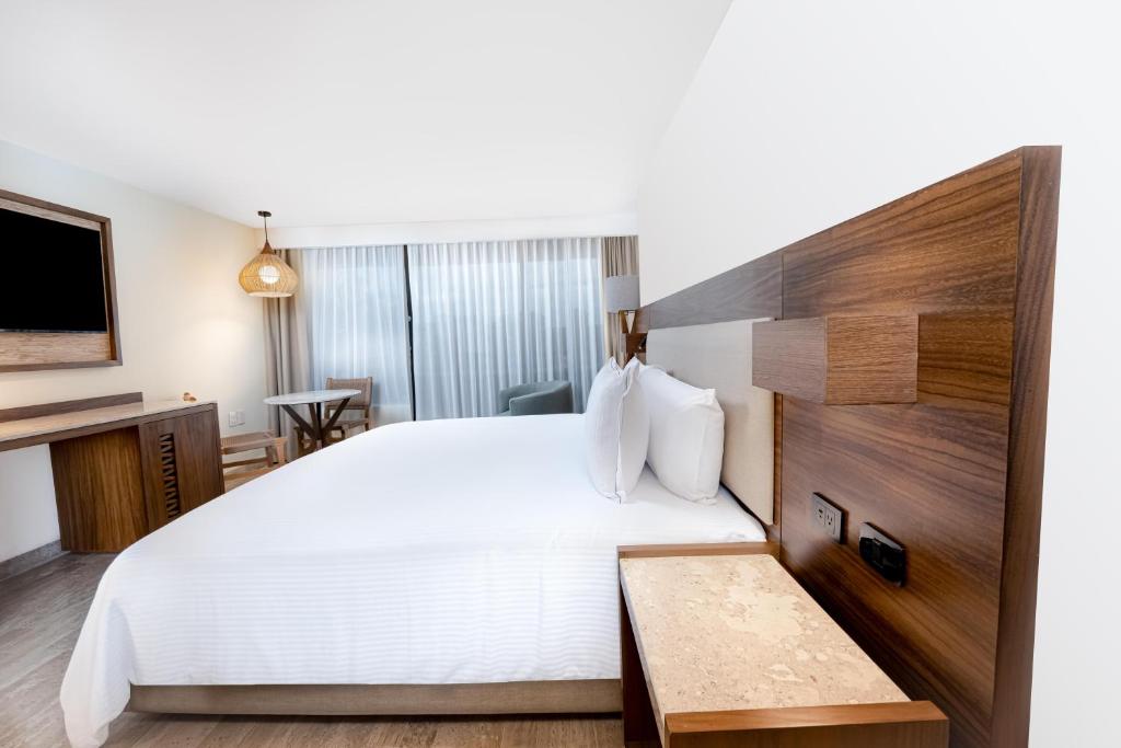 Oh! Cancun - The Urban Oasis & Beach Club