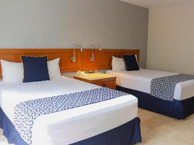 Hoteles en Puerto Vallarta, Hotel Plaza Pelicanos