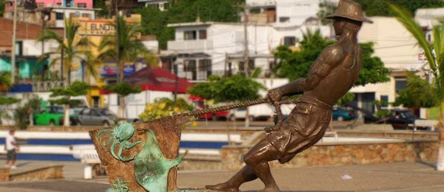 Escultura de Pescador en Manzanillo Colima