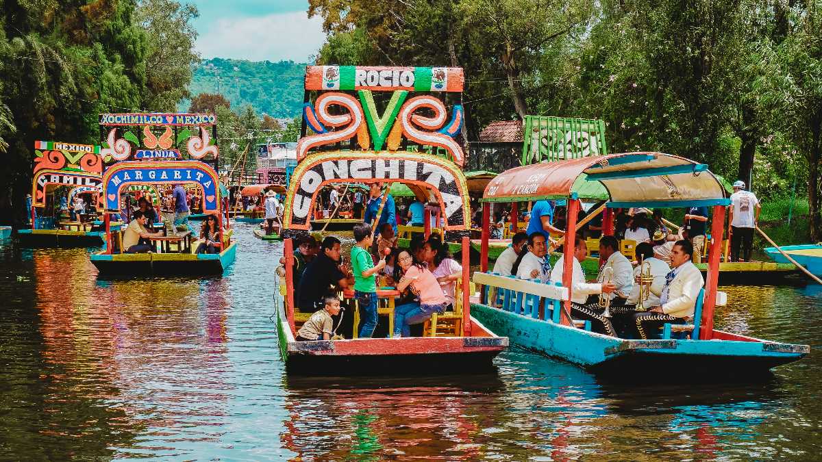 Un Paseo En Trajineras Por Los Canales De Xochimilco 4160
