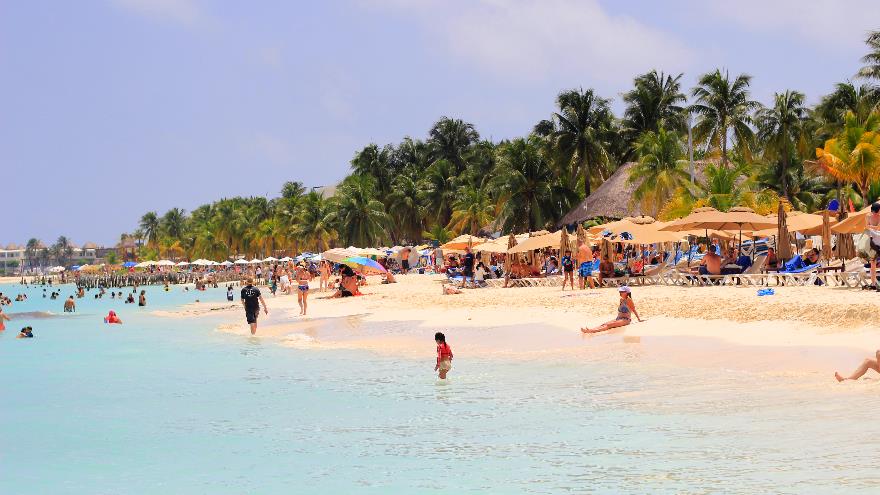 Playa Norte en Isla Mujeres,  10 Playas mas bonitas de México