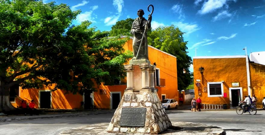 Monumento a Fray Diego de Landa